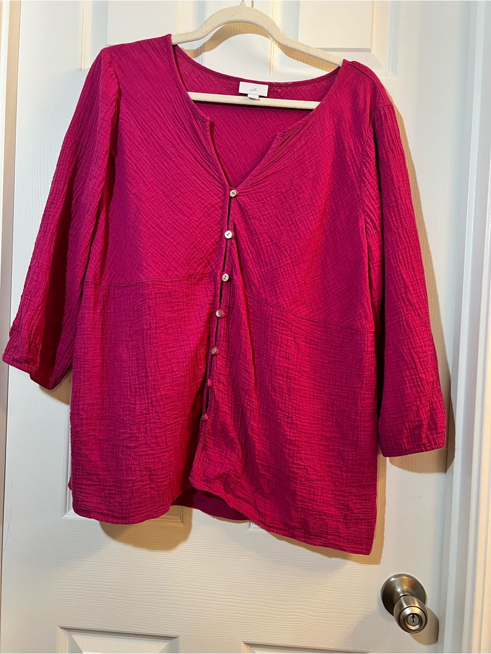 🦋 J. Jill Button-Front Crinkle Tunic in Fuchsia size large